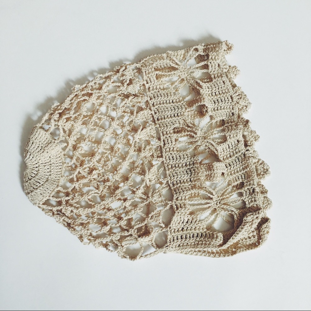 Vintage crocheted baby girl bonnet💕
